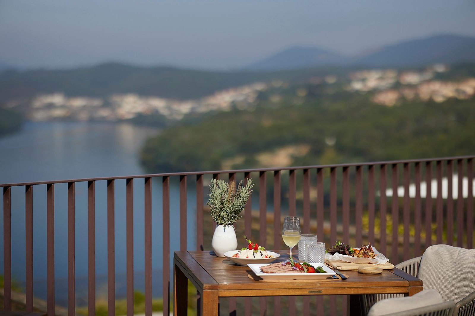 Octant Douro, at the table