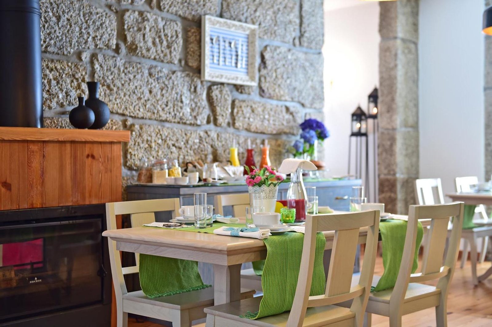 Solar Egas Moniz — eat & drink