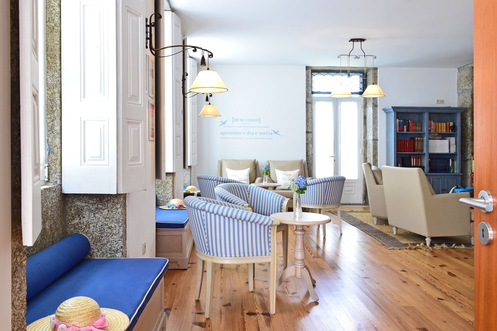 Solar Egas Moniz — eat & drink