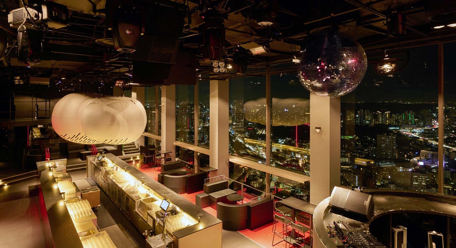 Swissôtel The Stamford Singapore — eat & drink