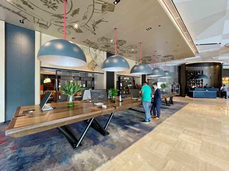 Swissôtel The Stamford Singapore — vibe