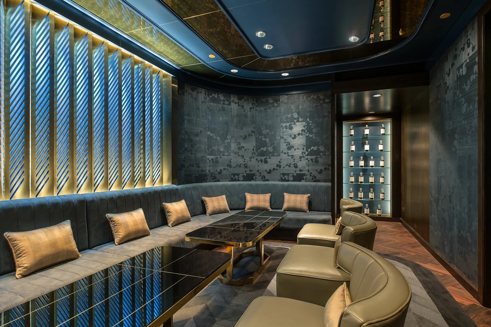 Conrad Singapore Orchard — vibe