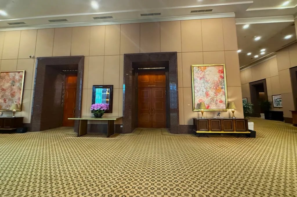 Conrad Singapore Marina Bay — vibe