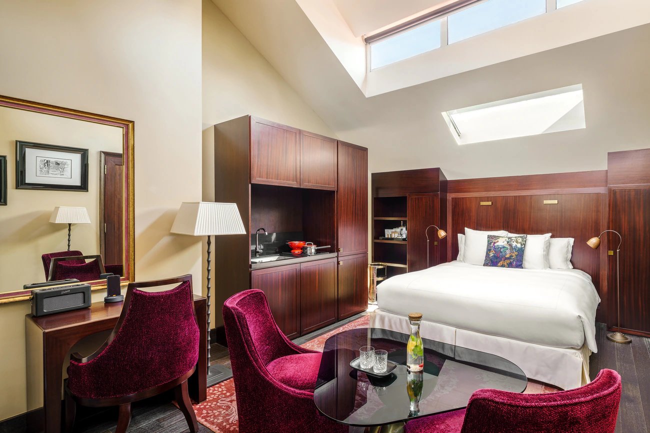 The Vagabond Club Hotel — rooms