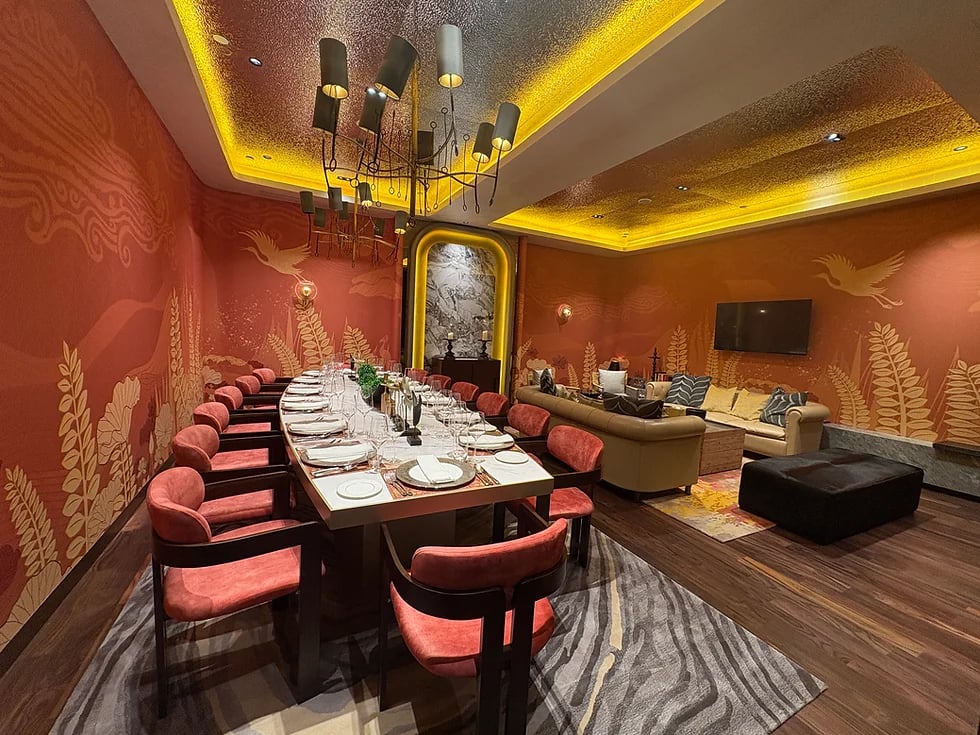Naumi Hotel Singapore, rang mahal restaurant & bar