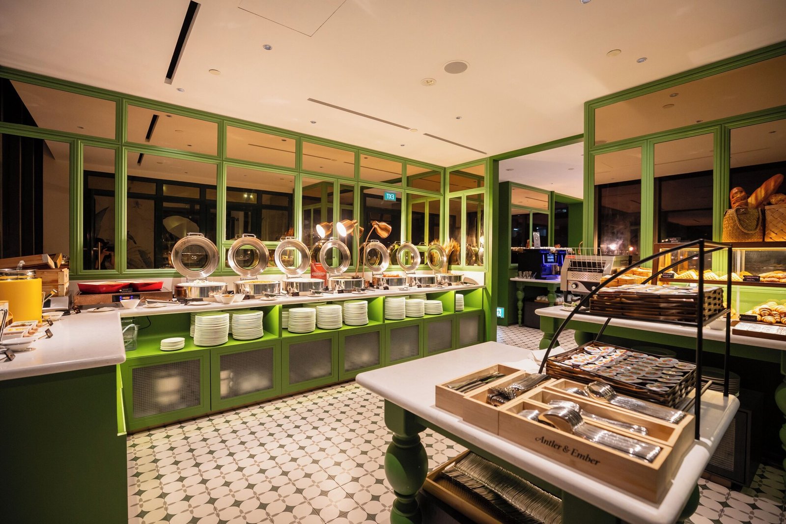 Hotel Waterloo Singapore — eat & drink