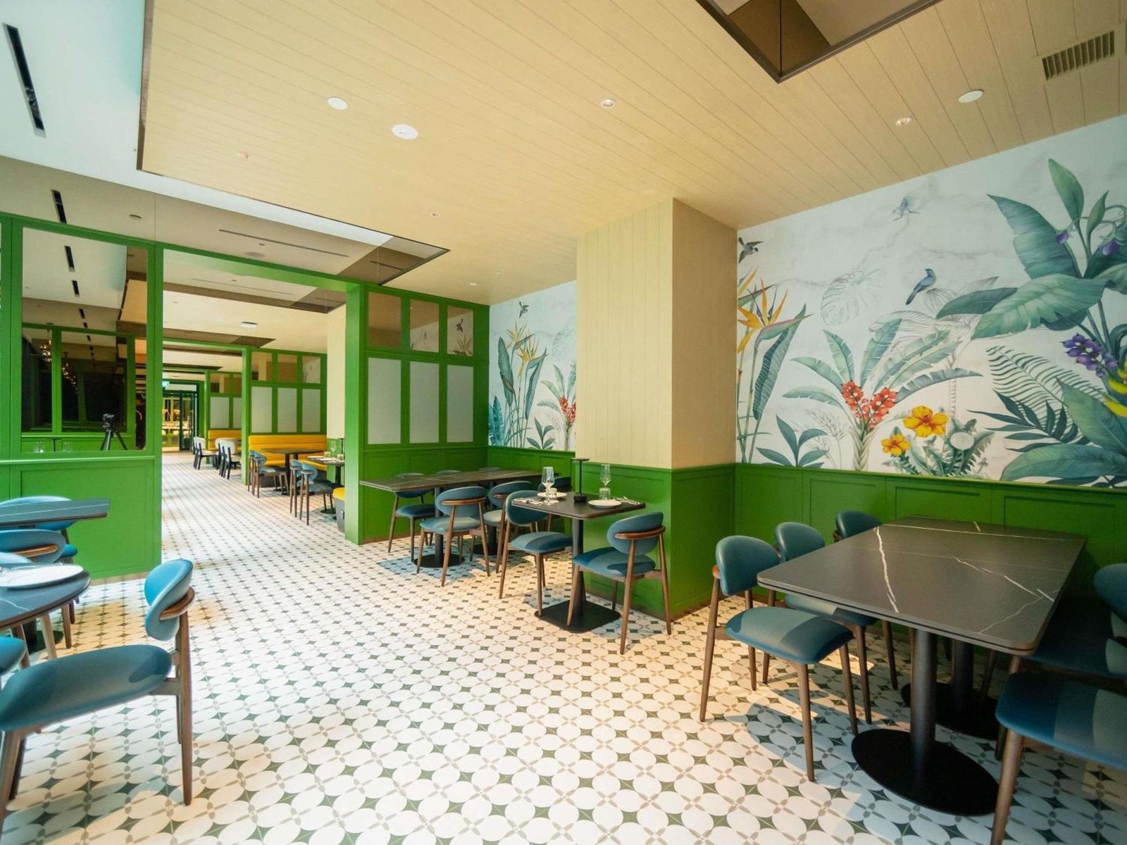 Hotel Waterloo Singapore — eat & drink