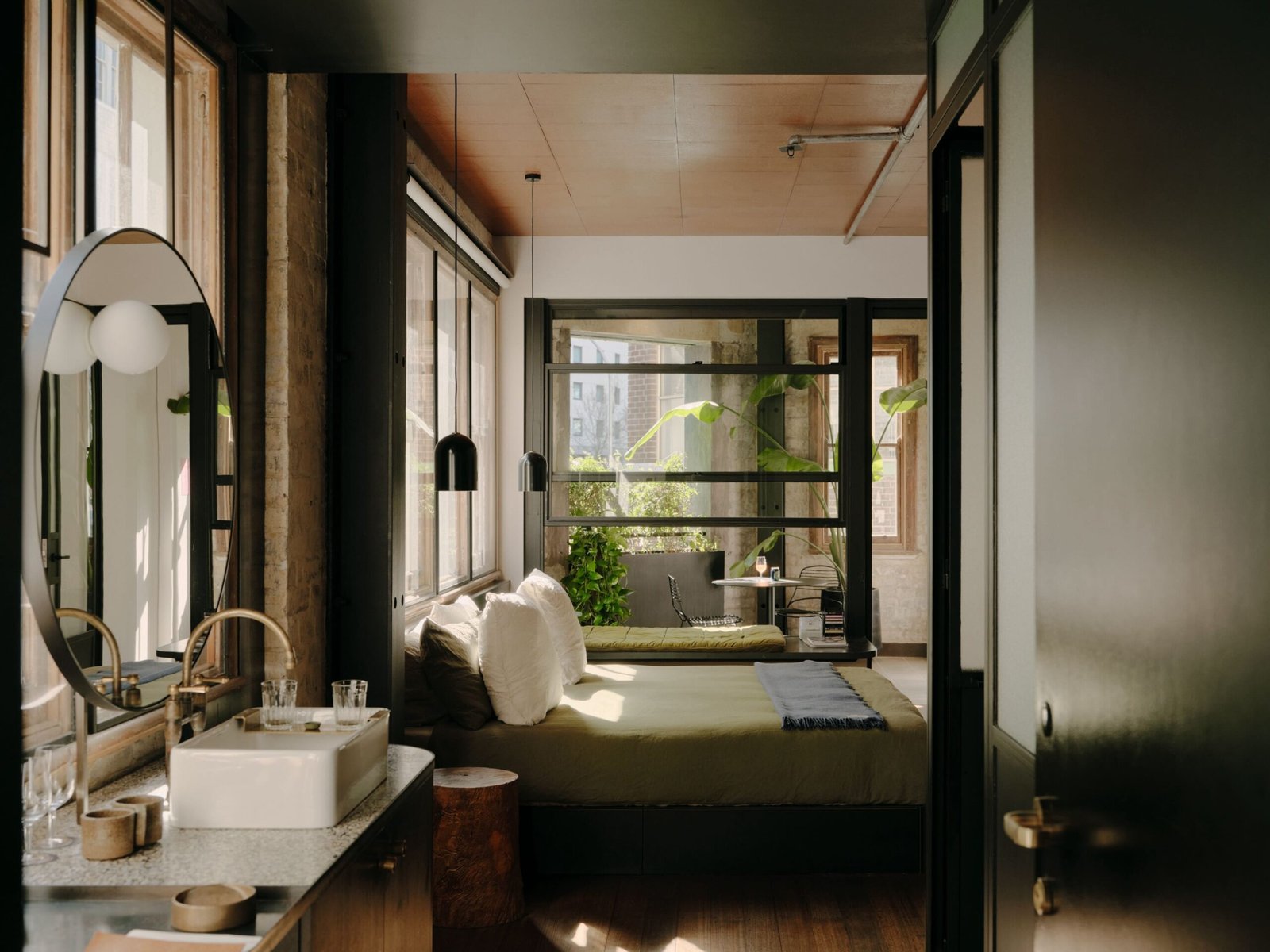 Paramount House Hotel — rooms