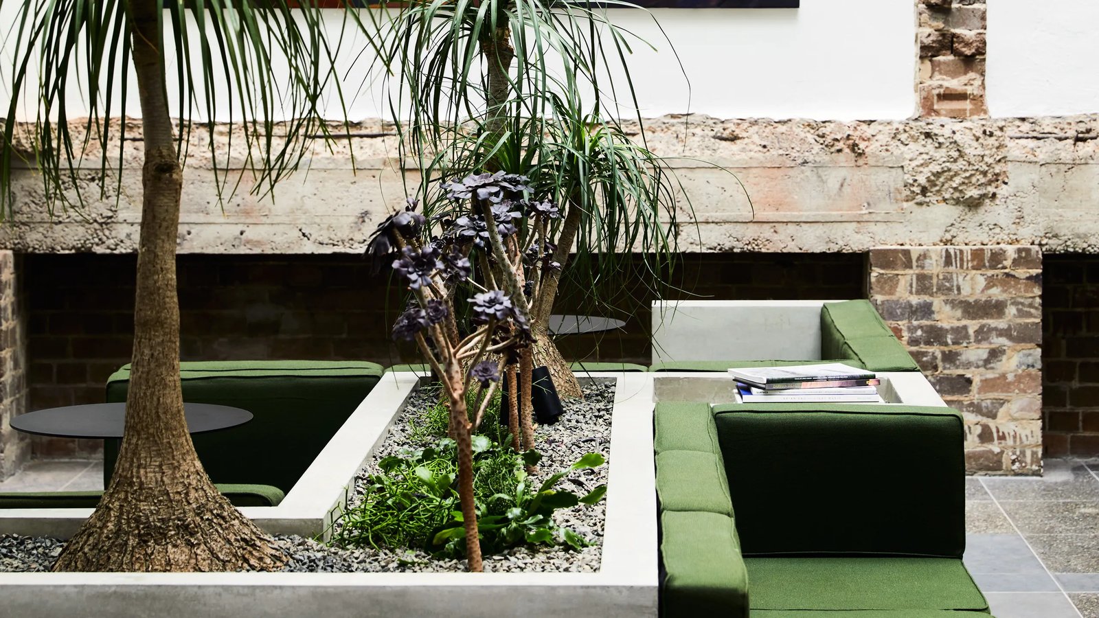 Paramount House Hotel — vibe
