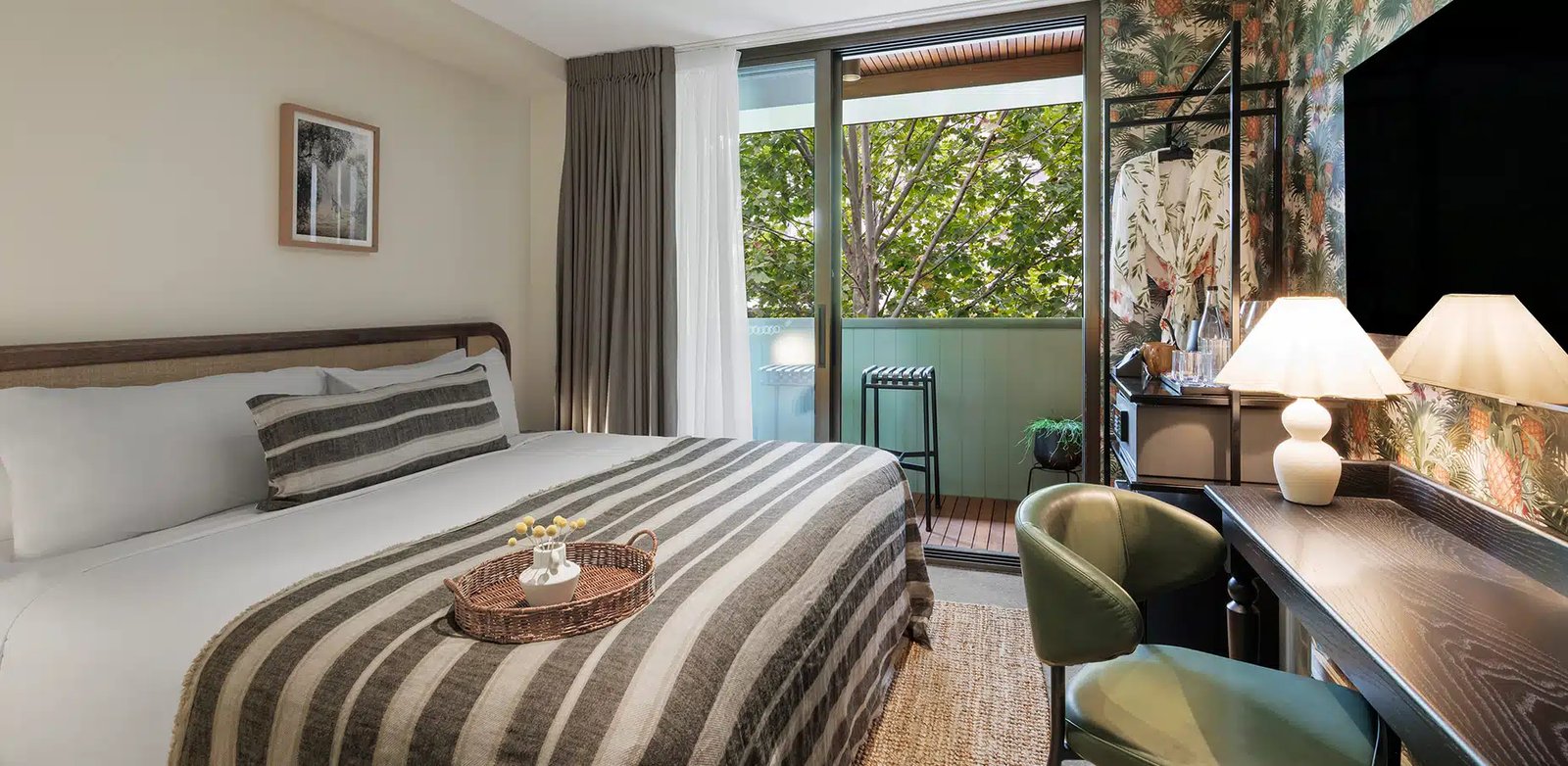 202 Elizabeth — rooms