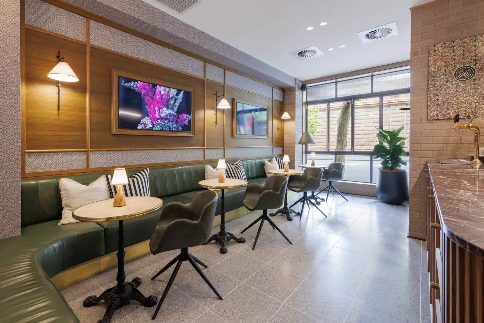 202 Elizabeth — vibe