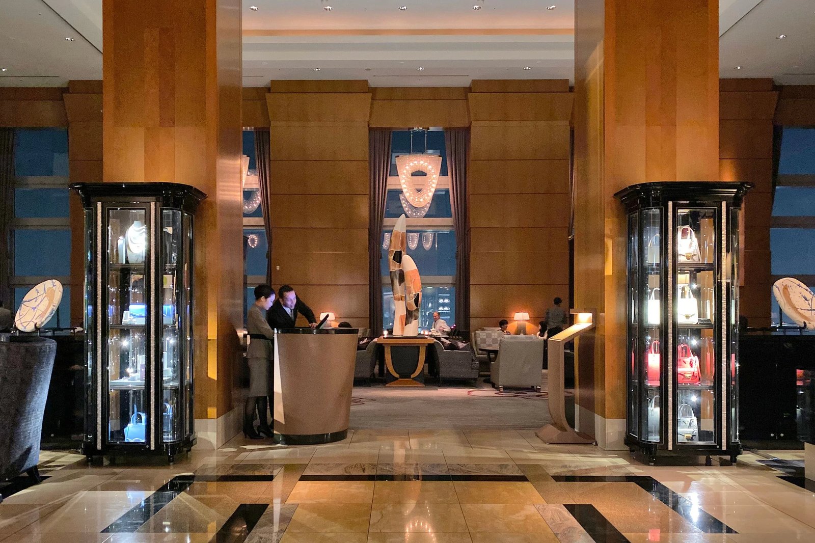 The Ritz-Carlton, Tokyo — vibe