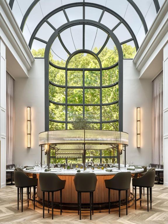 Sheraton Grand Sydney Hyde Park — eat & drink