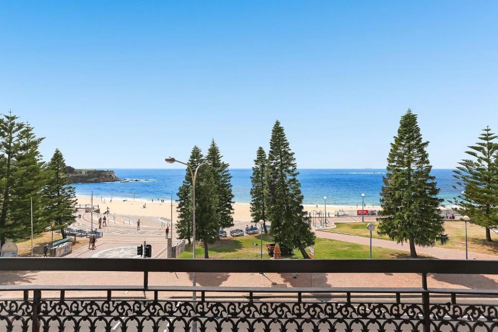 Coogee Bay Hotel — backstory