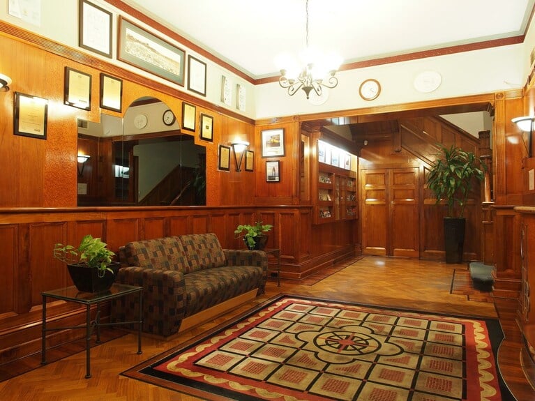 Coogee Bay Hotel — vibe