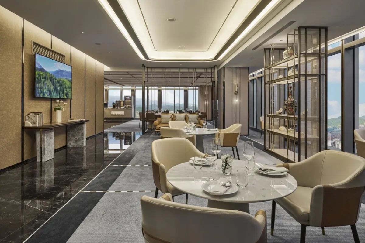 Grand Hilai Taipei, at the table