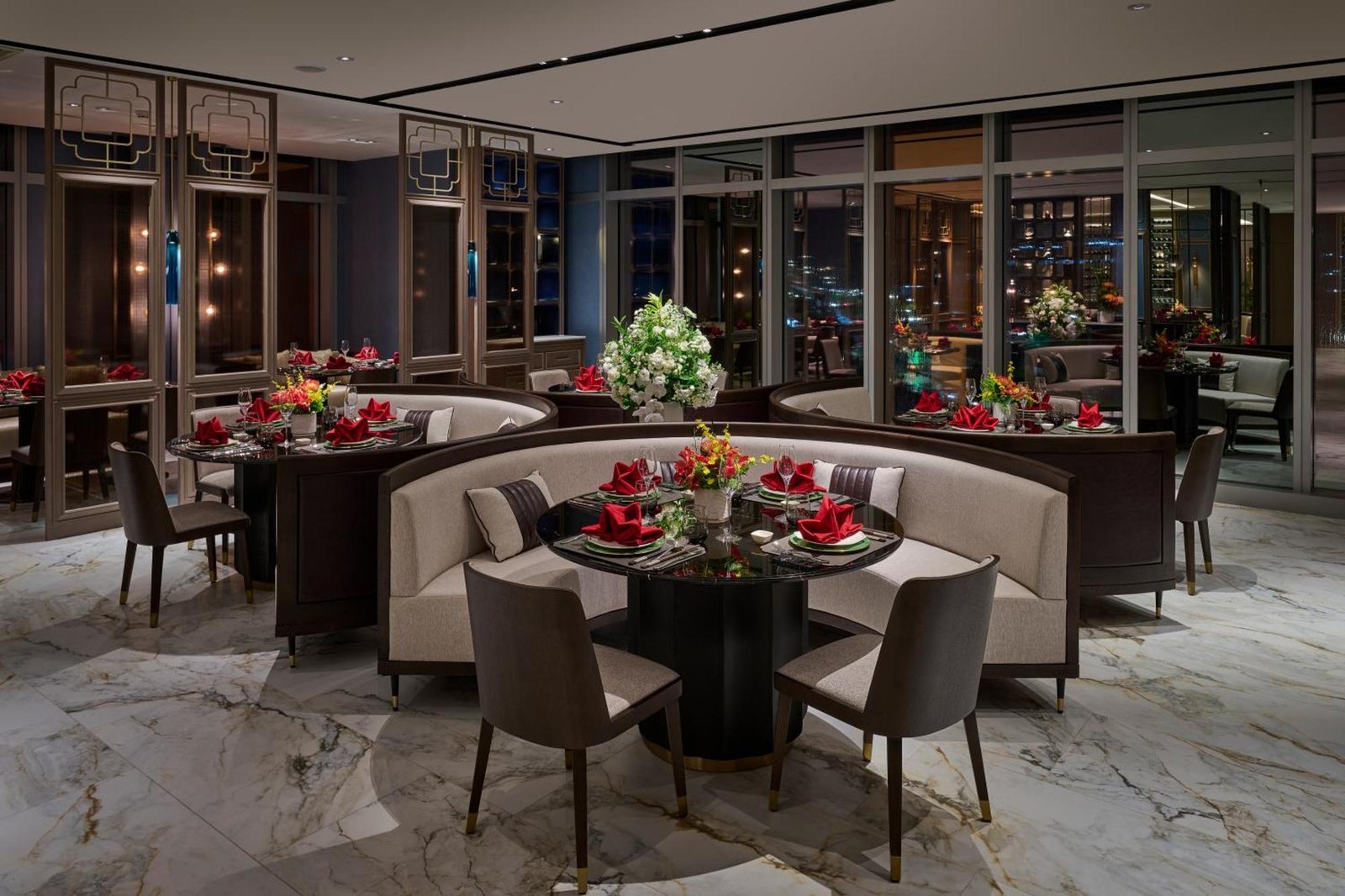 Grand Hilai Taipei, at the table