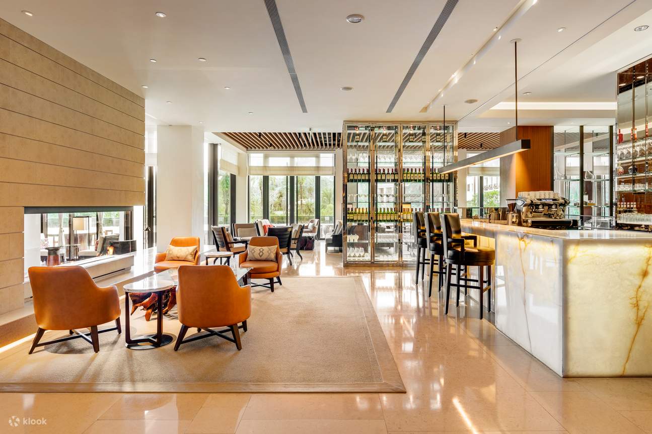 The Westin Tashee Resort, at the table