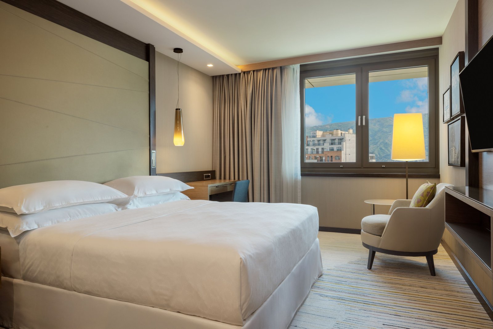 Sheraton Grand Tbilisi Metechi Palace — rooms