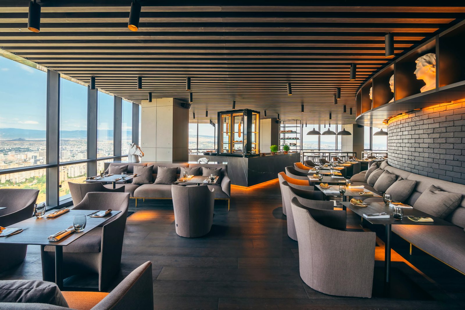 Pullman Tbilisi Axis Towers, dumas
