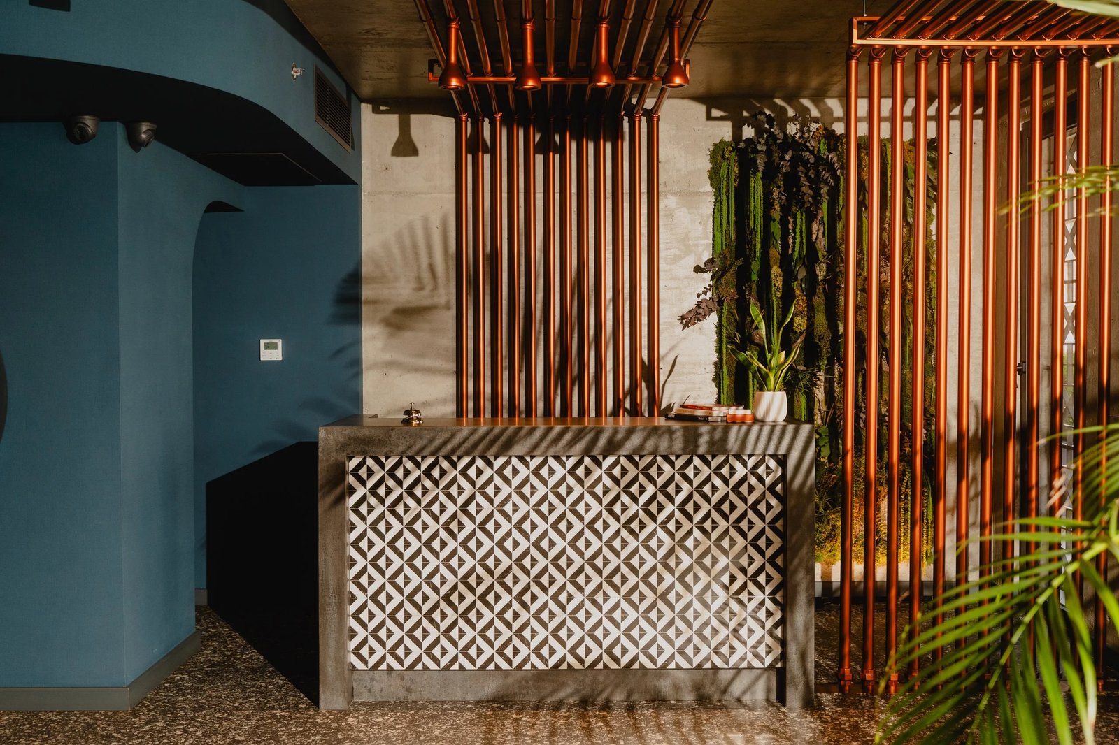Sandali Metekhi Hotel — vibe