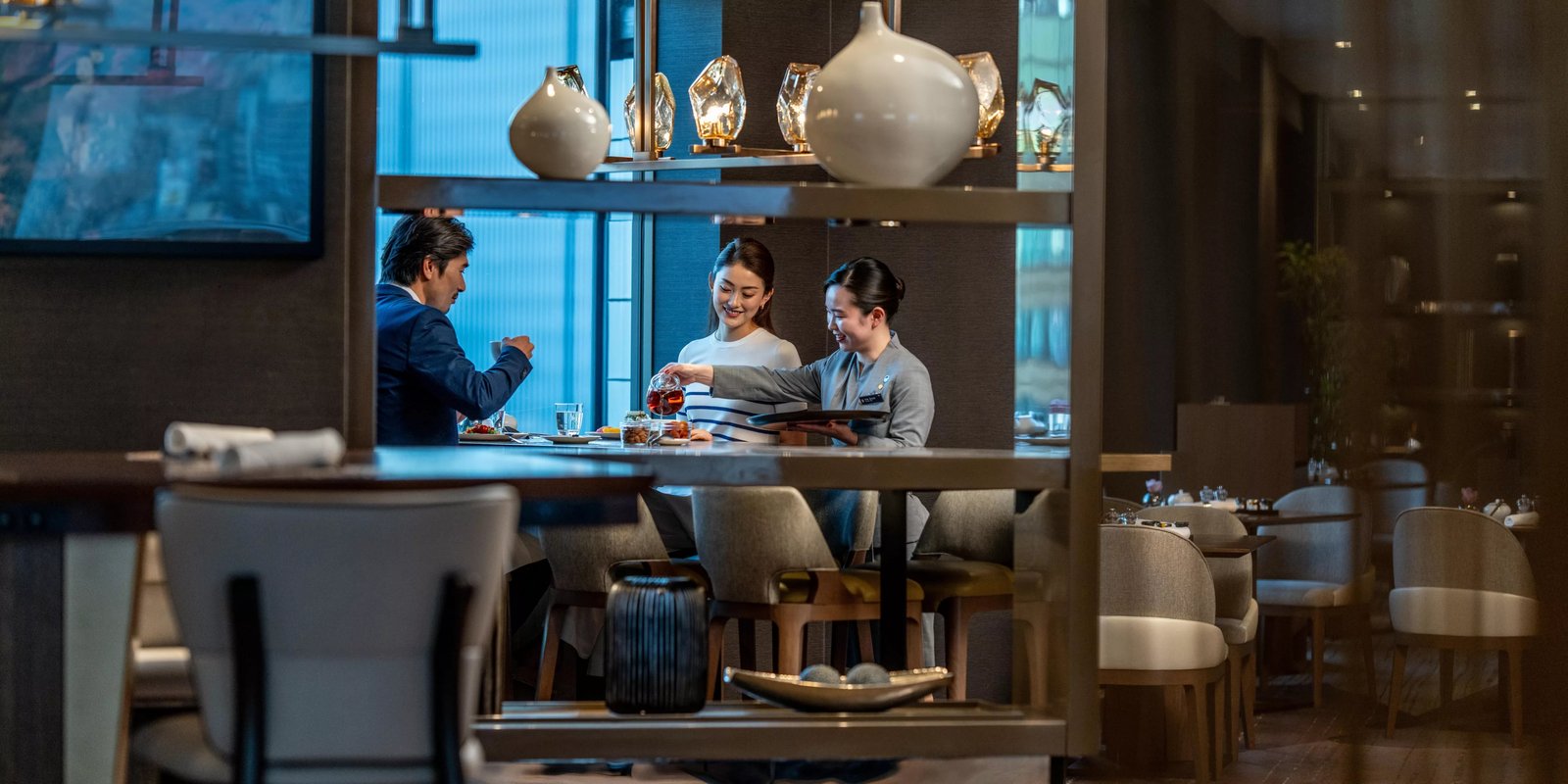 ANA InterContinental Tokyo, at the table