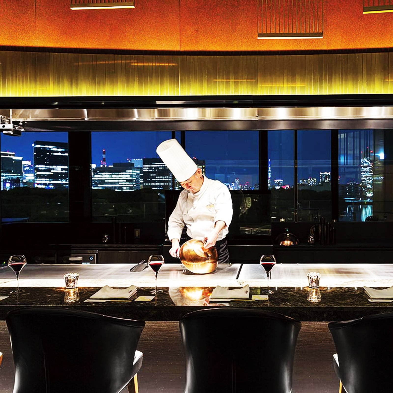 Mesm Tokyo, Autograph Collection, at the table