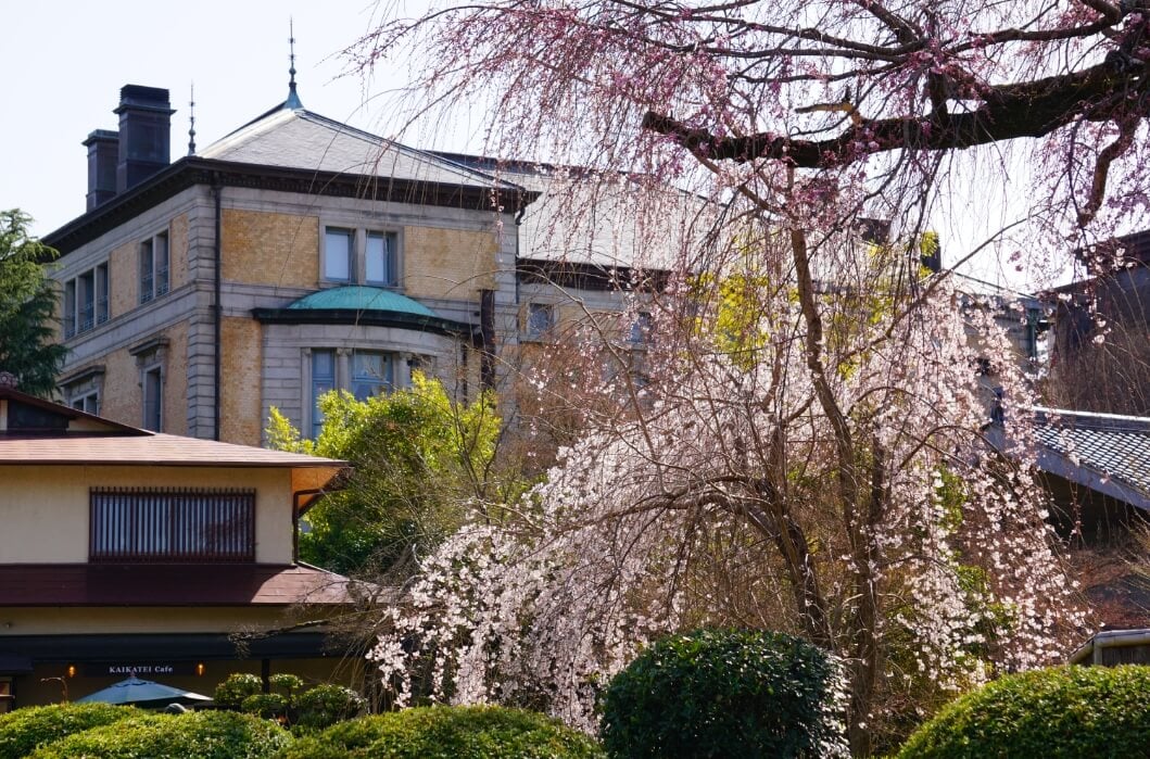 Hotel Chourakukan — backstory