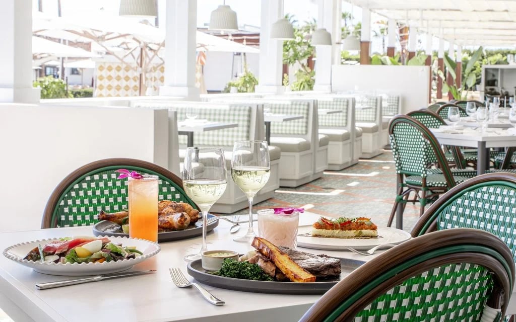 Hotel del Coronado, veranda