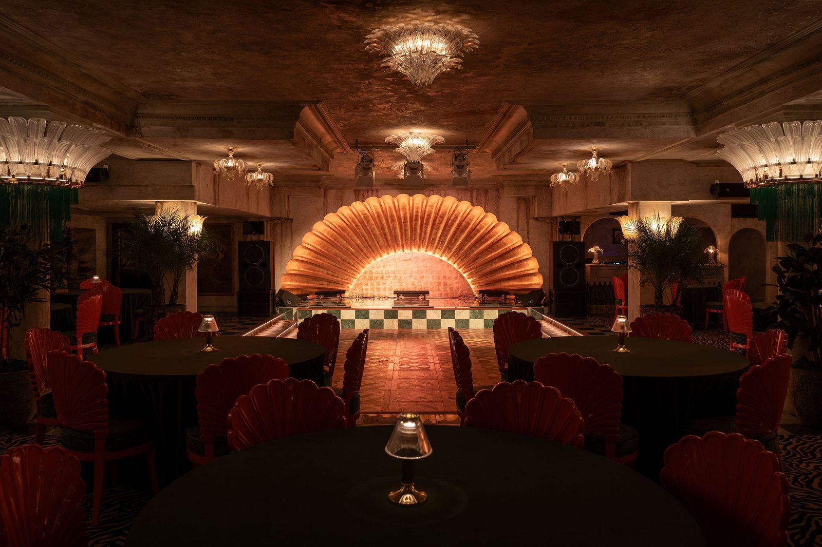 Lafayette Hotel, at the table