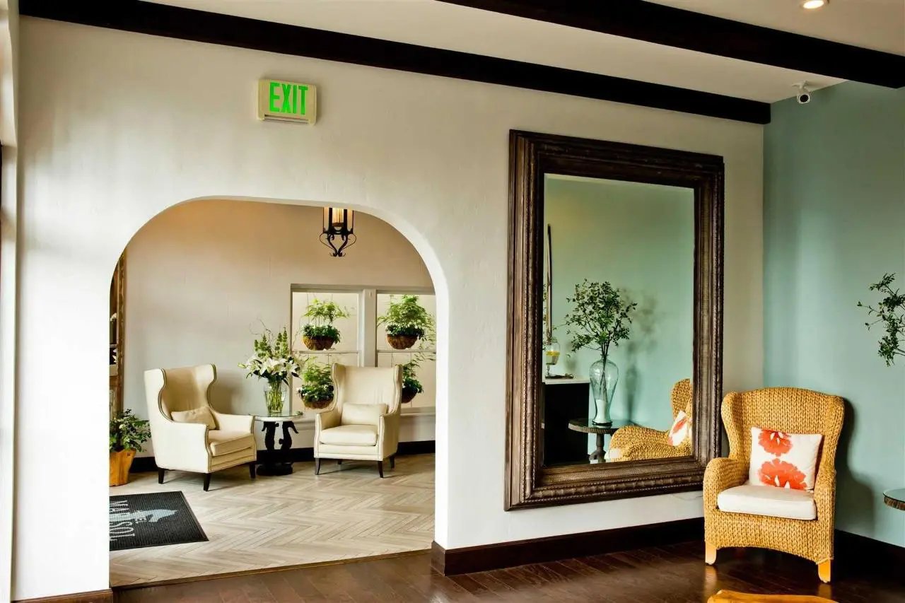 Hotel Marisol Coronado — vibe