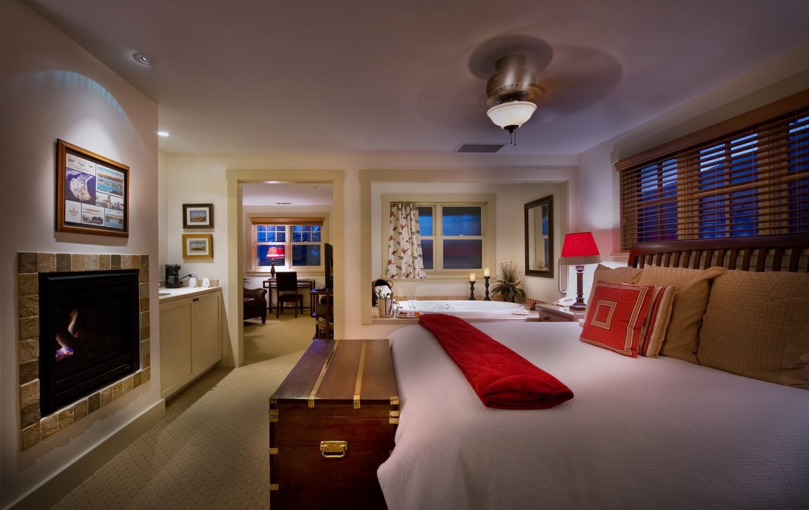 1906 Lodge At Coronado Beach — rooms
