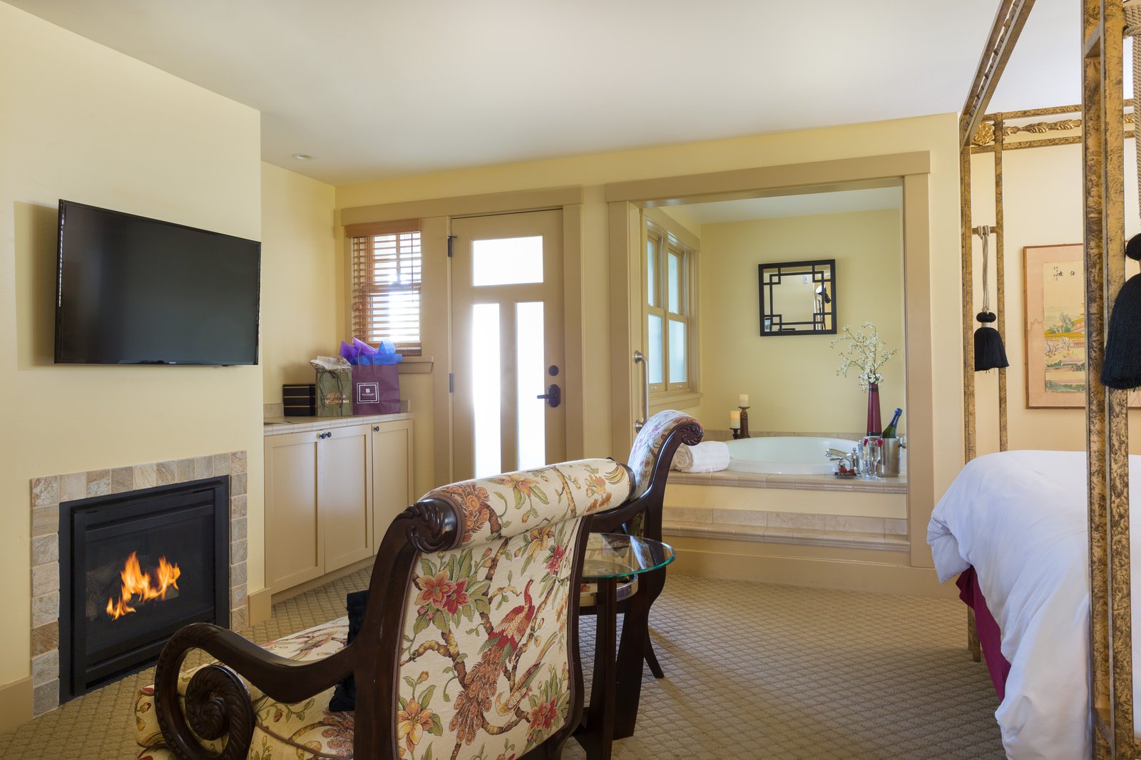 1906 Lodge At Coronado Beach — rooms