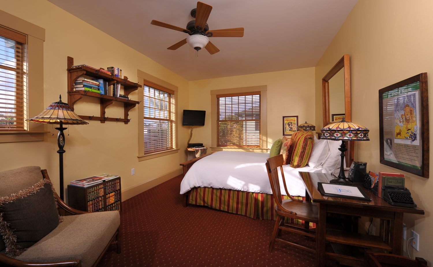 1906 Lodge At Coronado Beach — rooms