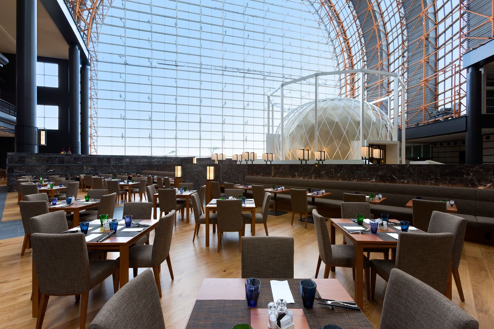 Hilton Fukuoka Sea Hawk, at the table