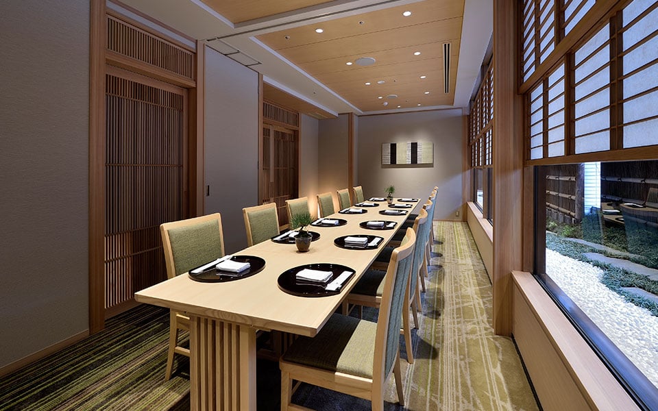 Hotel Nikko Fukuoka, at the table