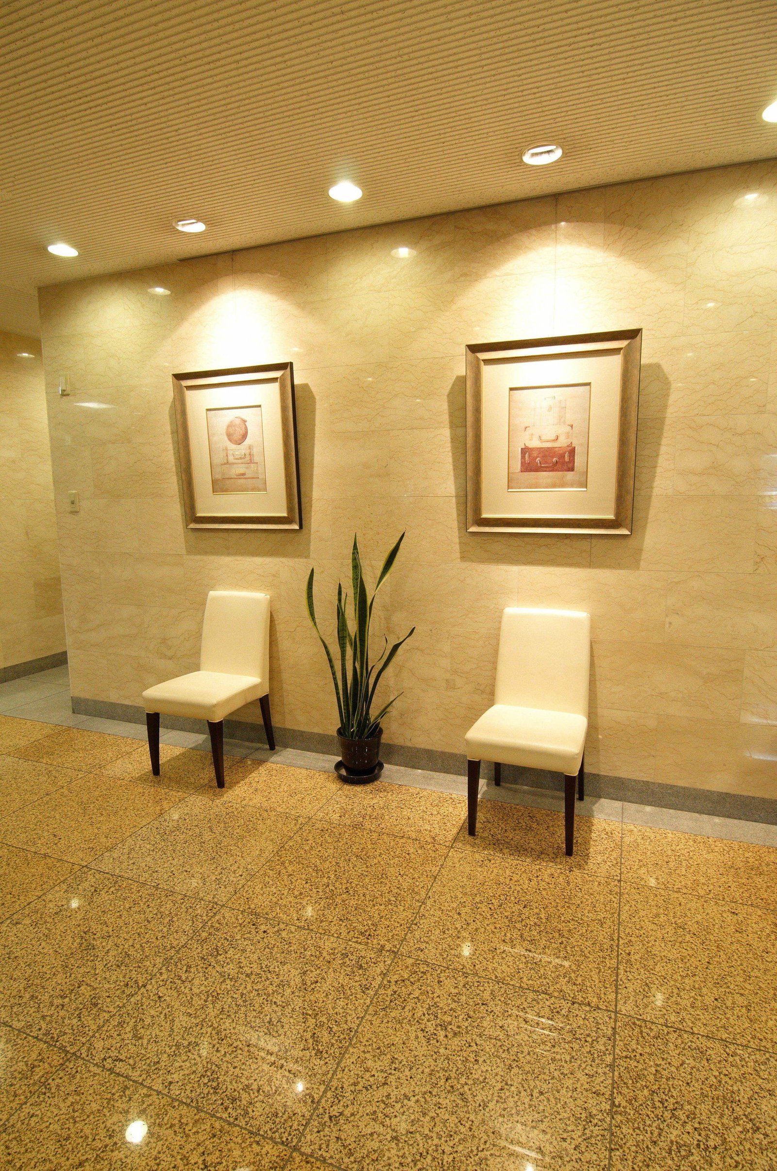 Fukuoka Floral Inn Nishinakasu — vibe