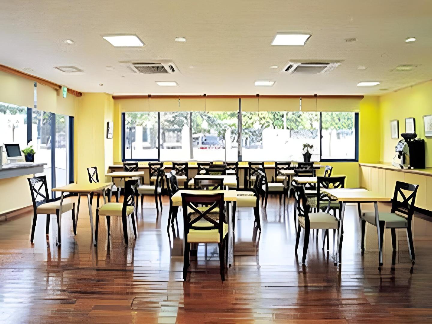 Fukuoka Floral Inn Nishinakasu — eat & drink