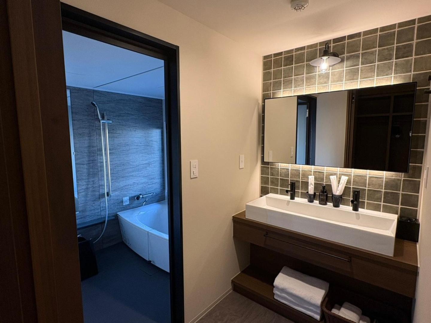 BAND HOTEL HAKATA — rooms