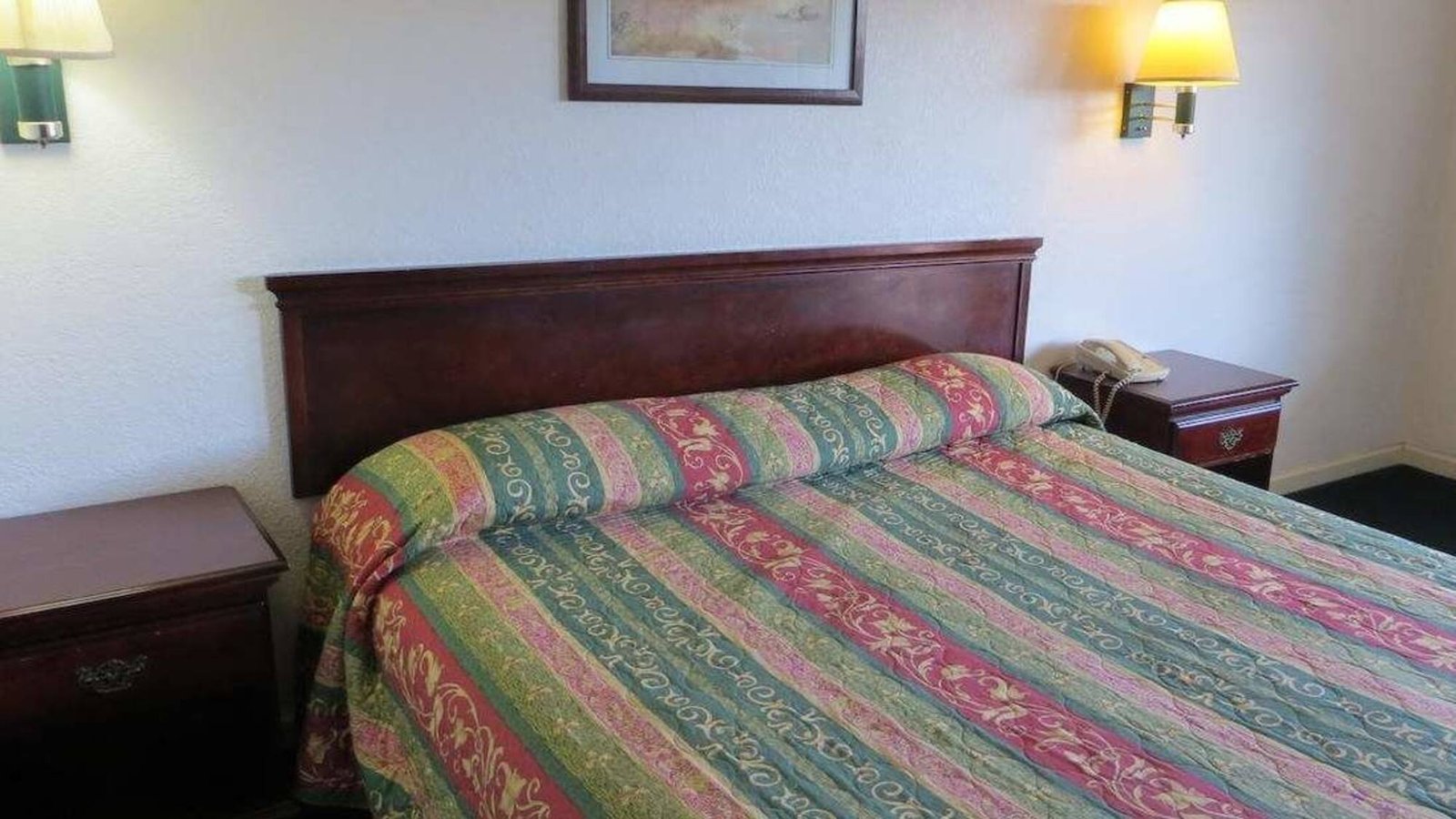 Capri Motel — vibe