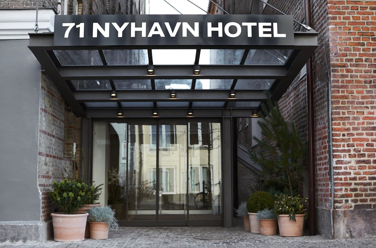 71 Nyhavn Hotel — backstory