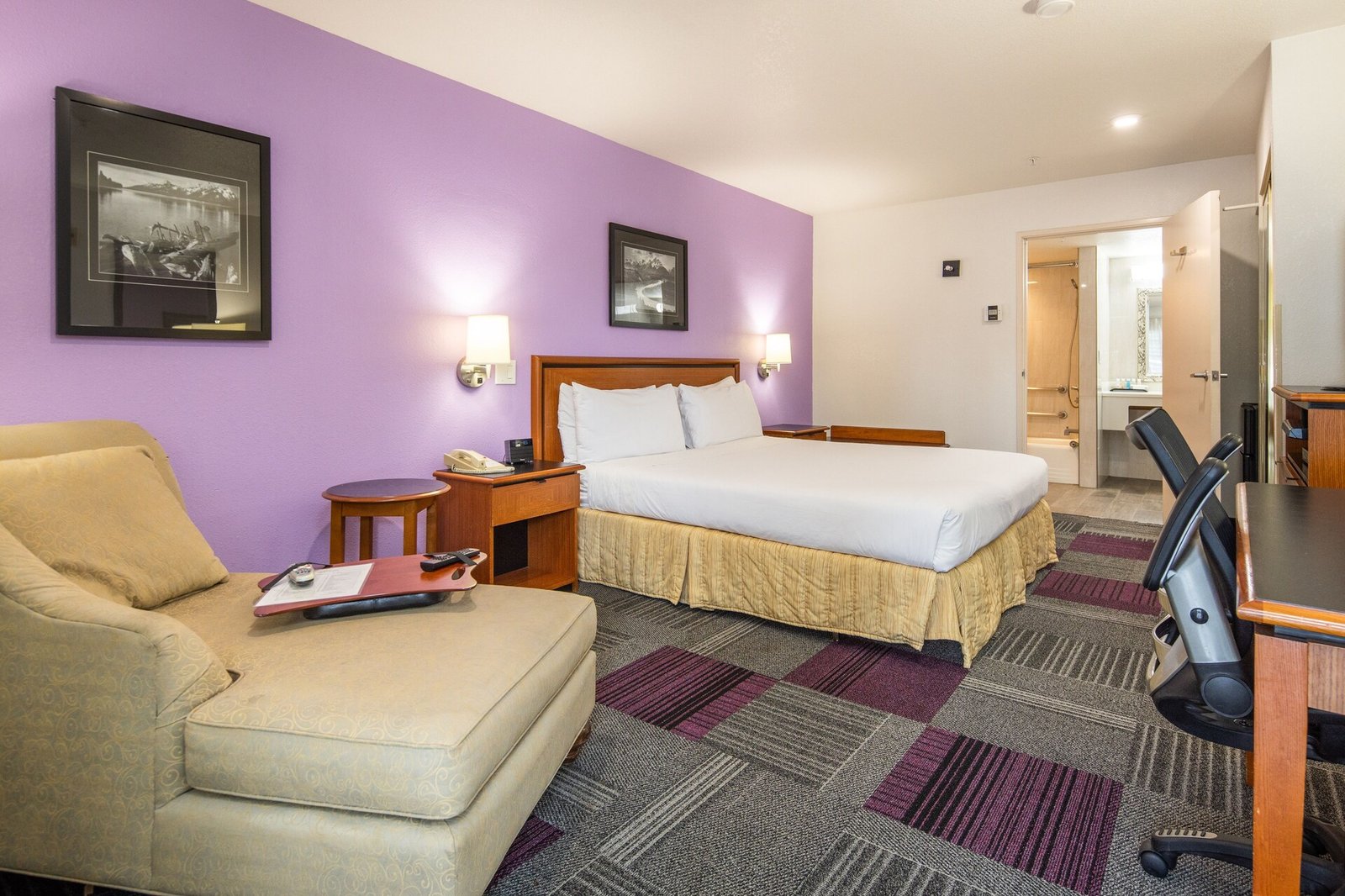 Atherton Park Inn & Suites — rooms