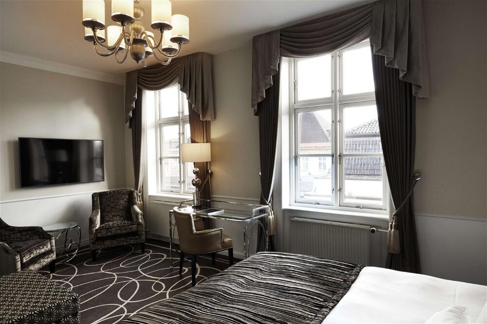 Phoenix Copenhagen — rooms