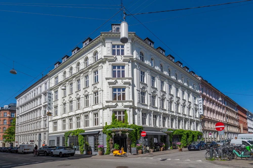 Bryggen Guldsmeden Hotel — backstory