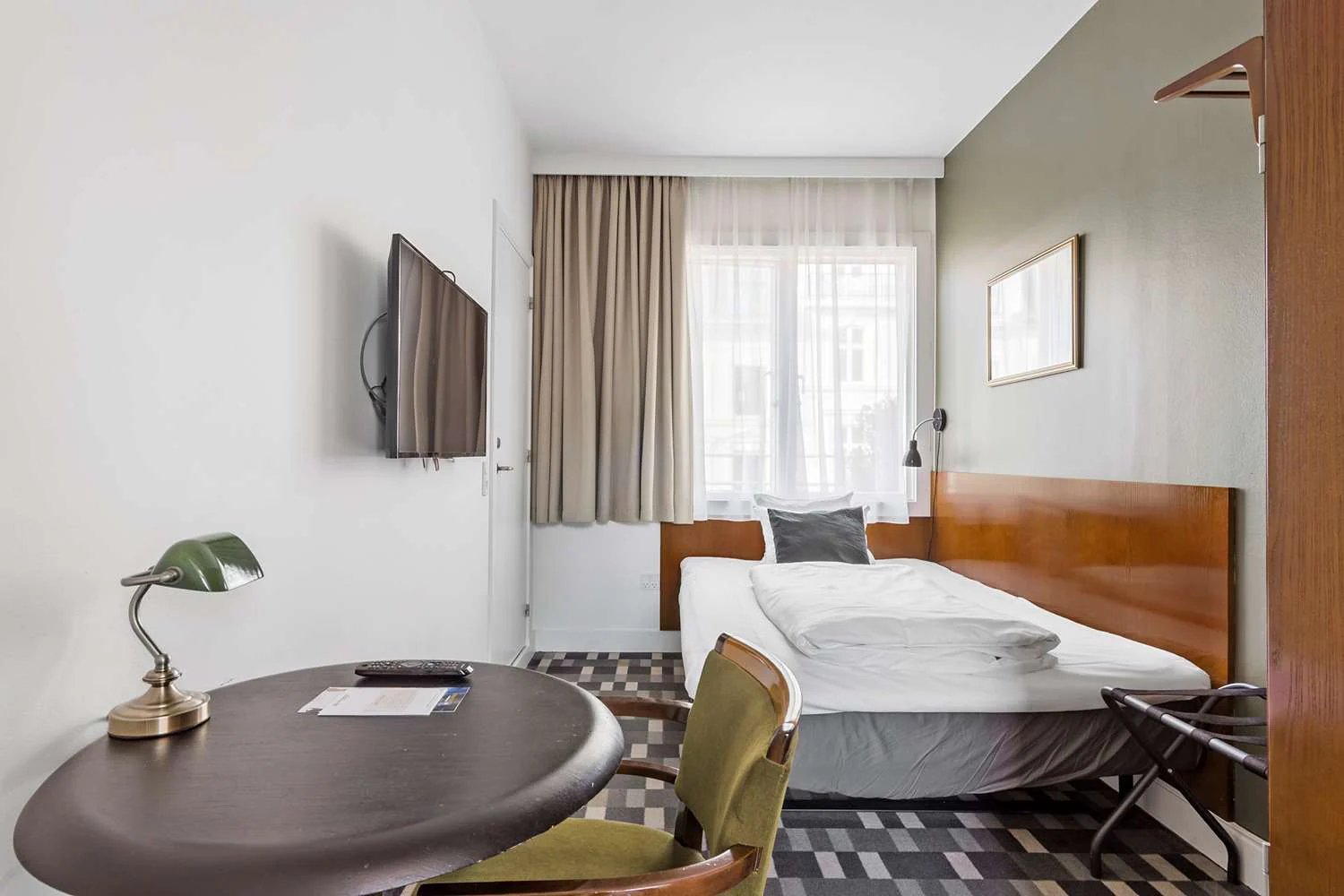 Hotel Astoria — rooms