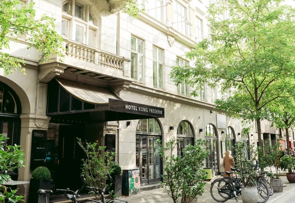 Hotel Bella Grande — backstory