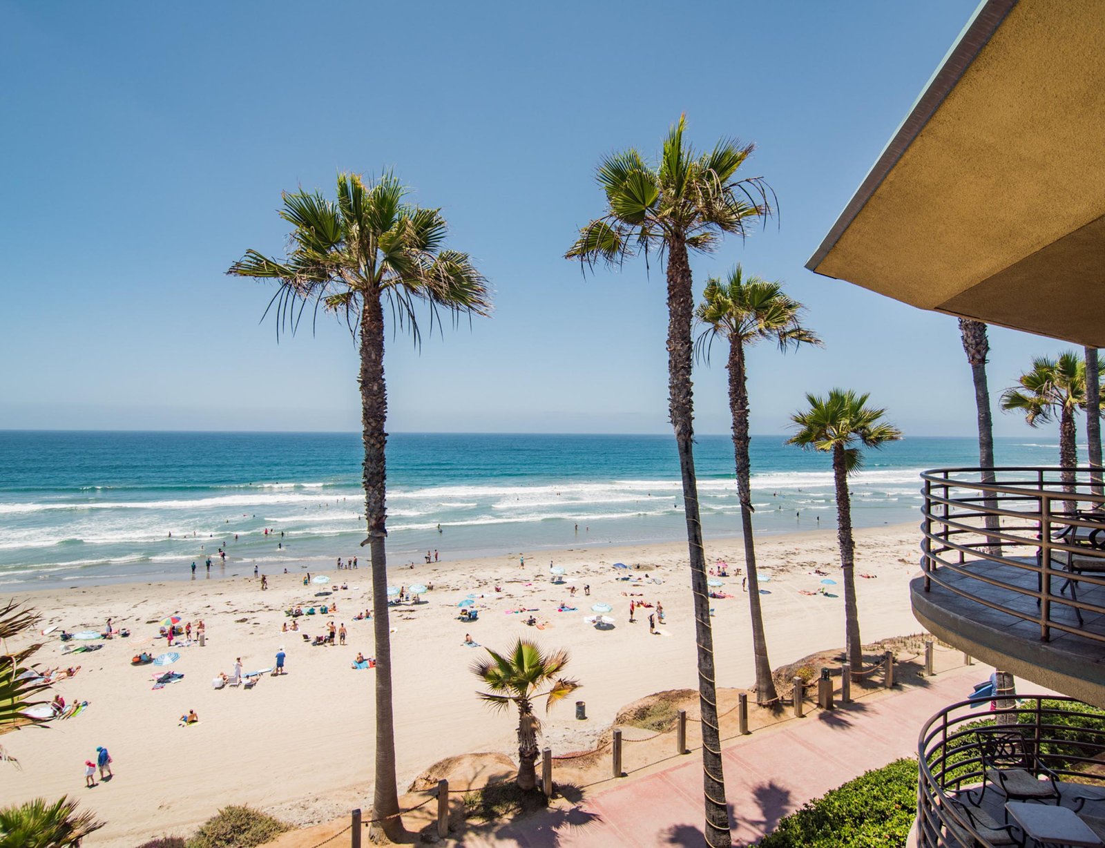 Pacific Terrace Hotel — vibe