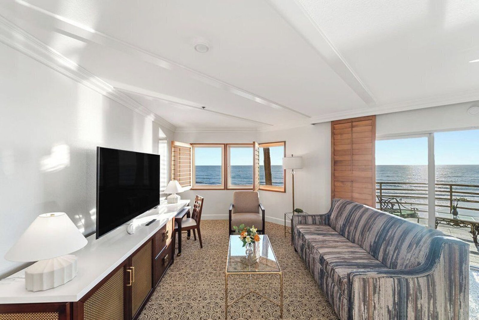 Pacific Terrace Hotel — rooms