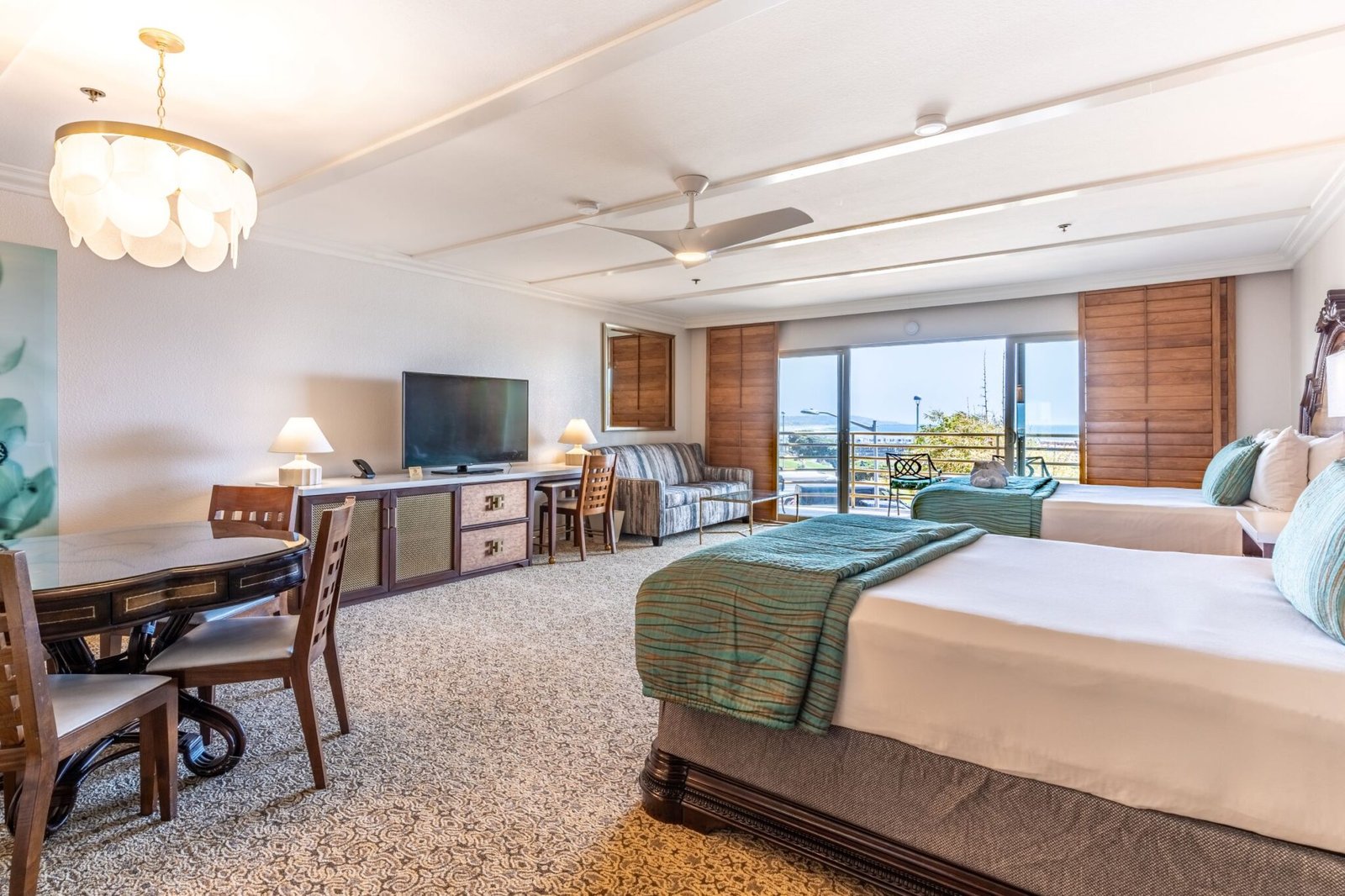 Pacific Terrace Hotel — rooms
