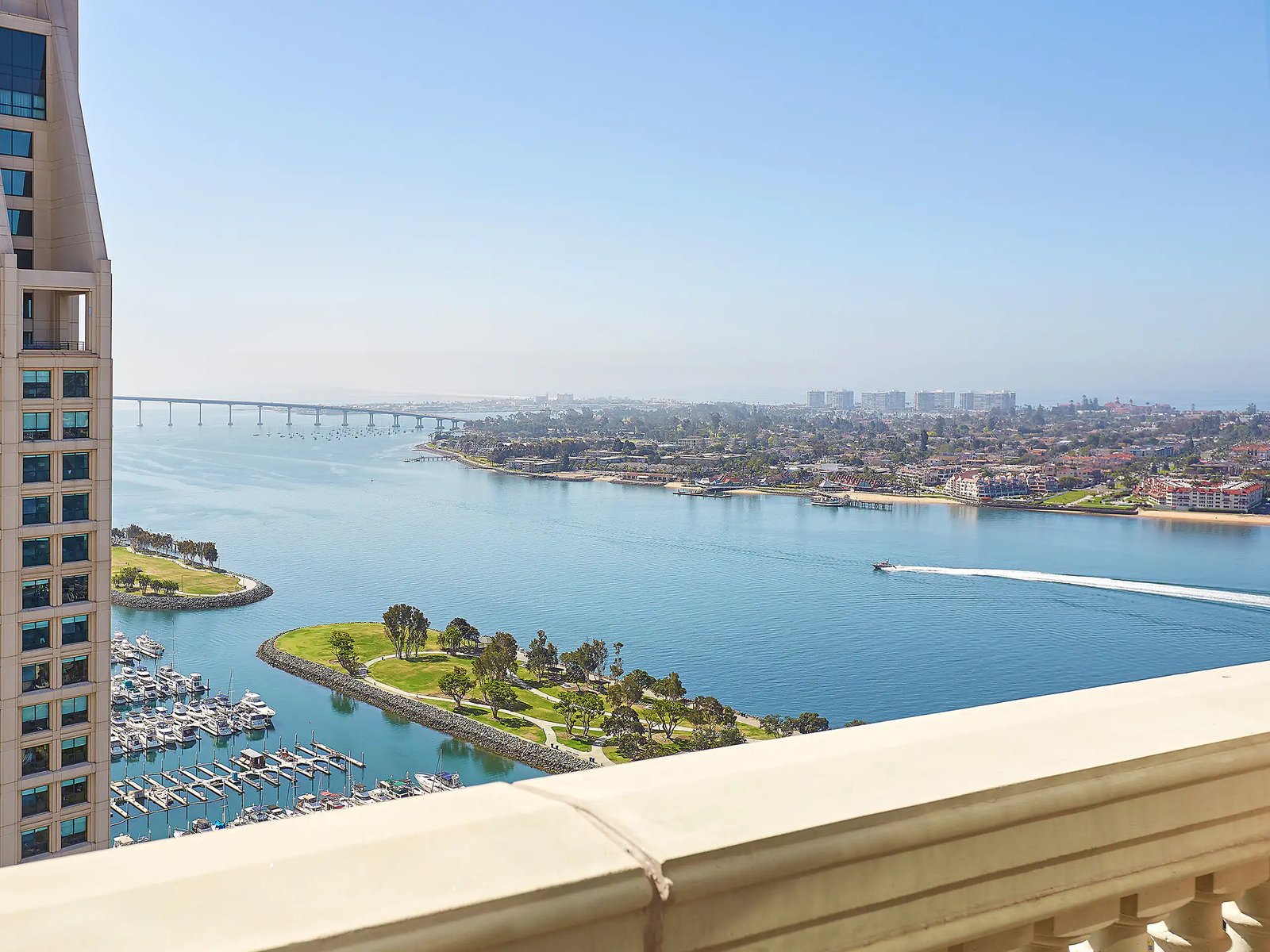 Manchester Grand Hyatt San Diego — vibe